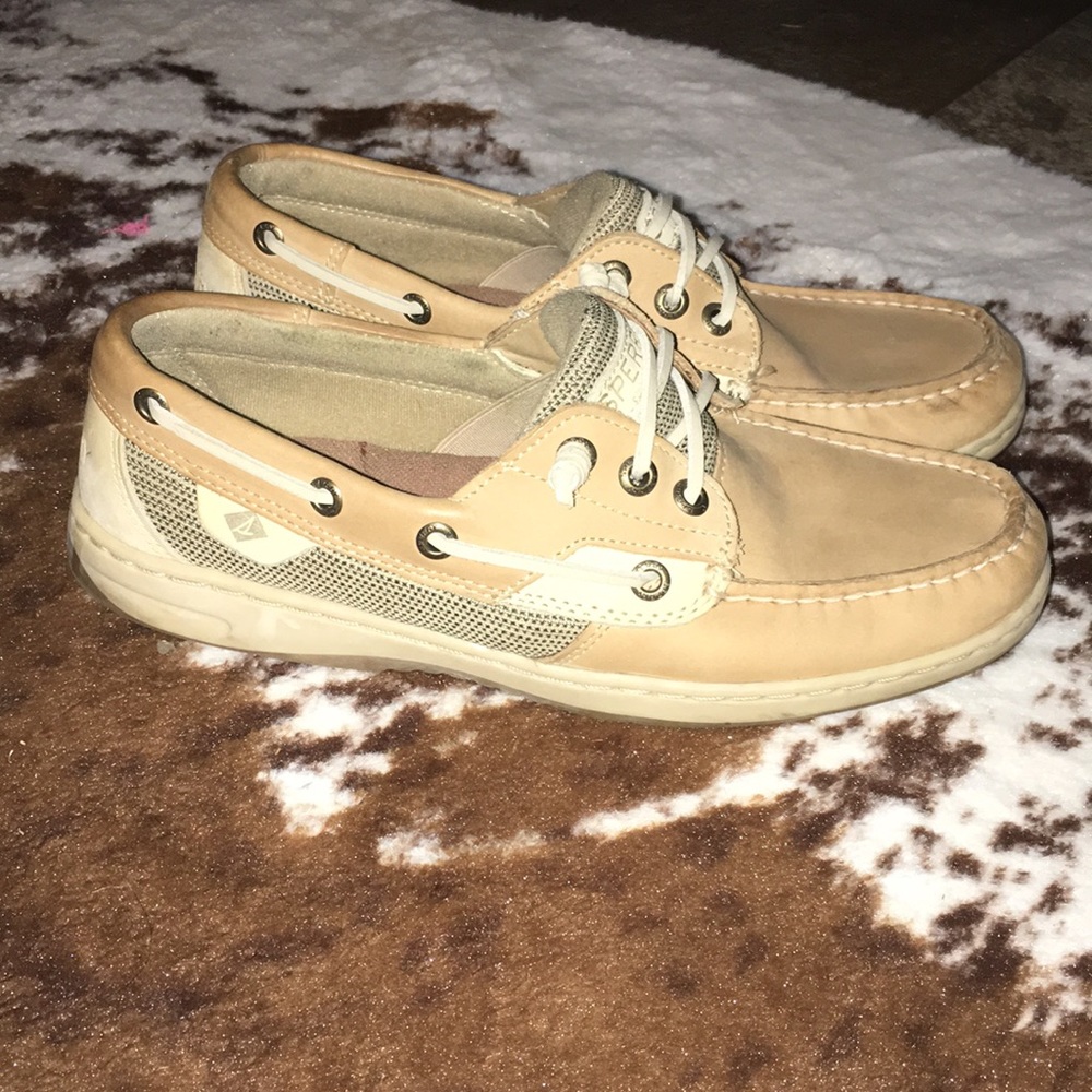 🔥CUTE WOMENS SPERRYS!!!!🔥